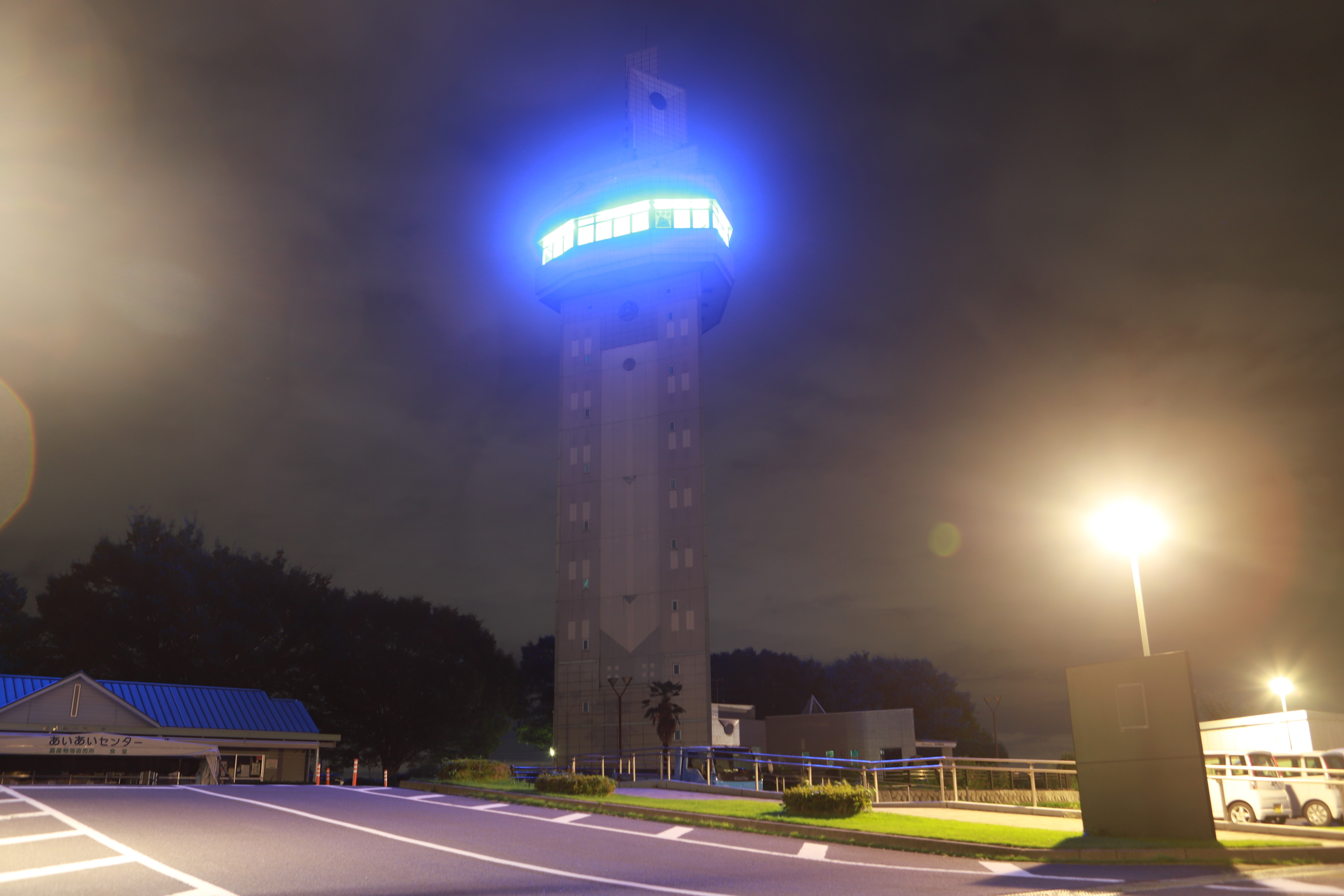 R6シンボルタワーブルーライトアップ