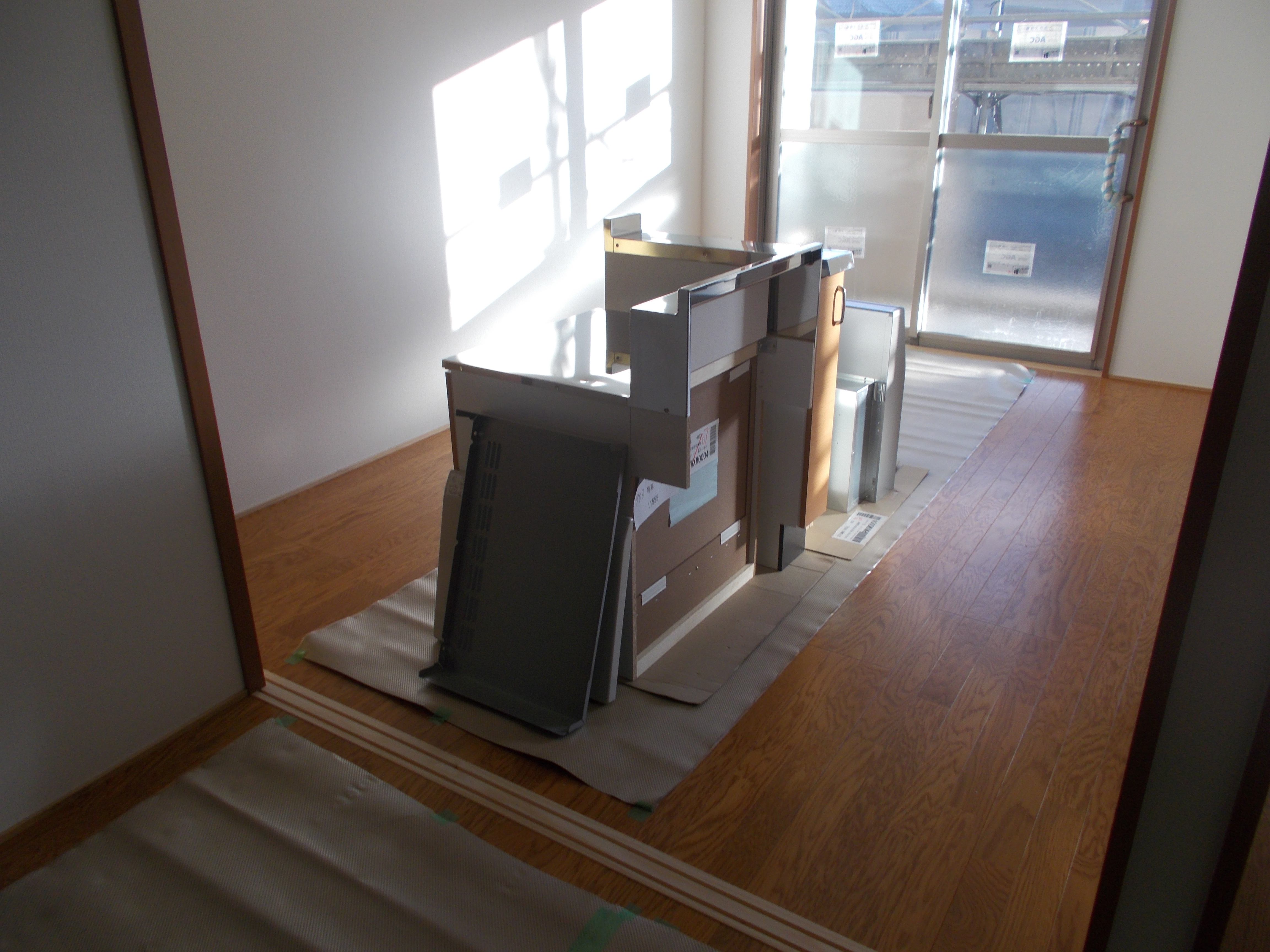 キッチン部材搬入2