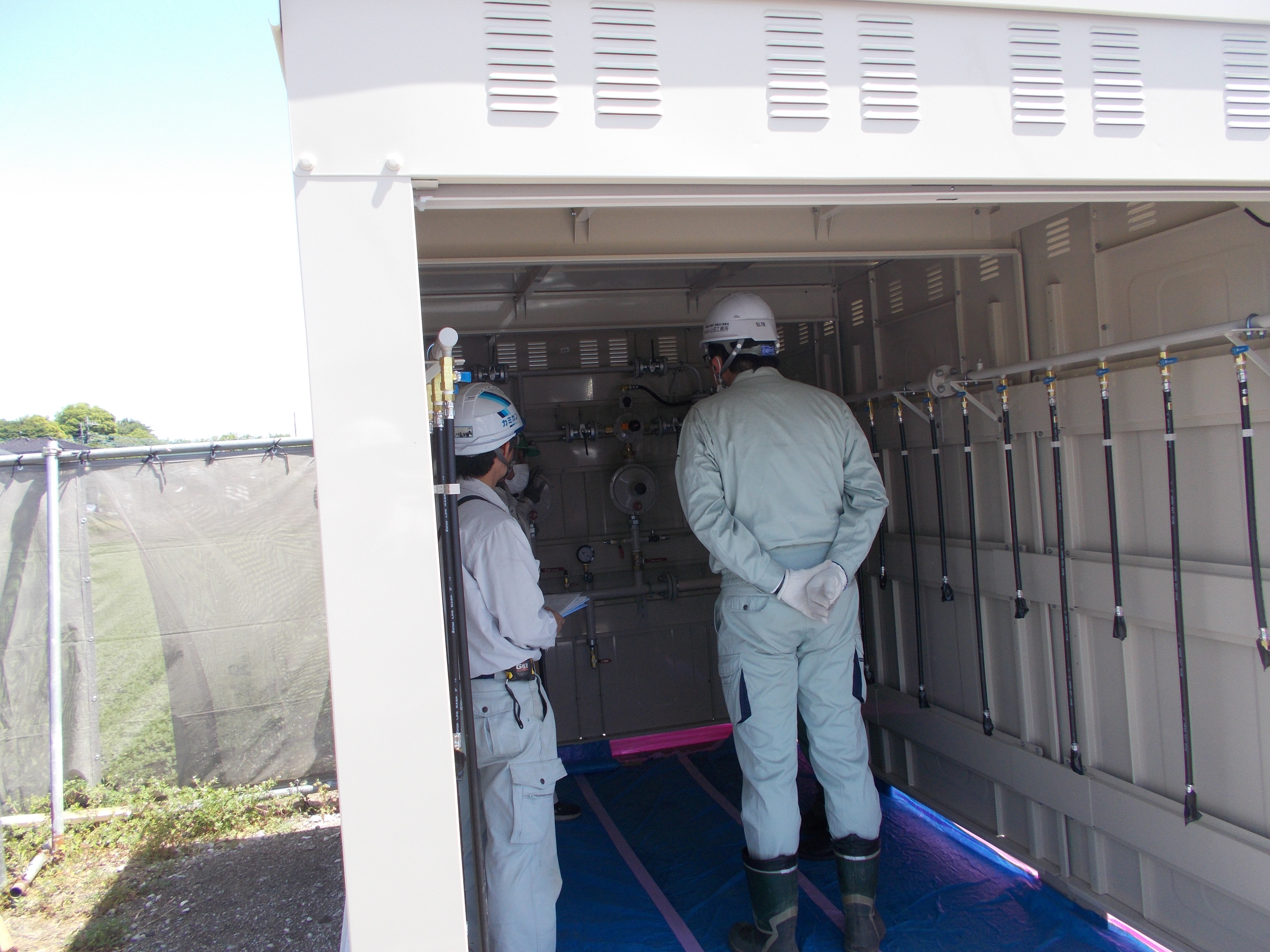 ボンベ庫、設備配管材料検査1